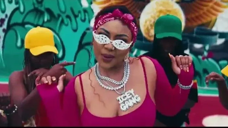 Cleo Ice Queen-Drop it Low (Feat Slapdee & Dope Boys)